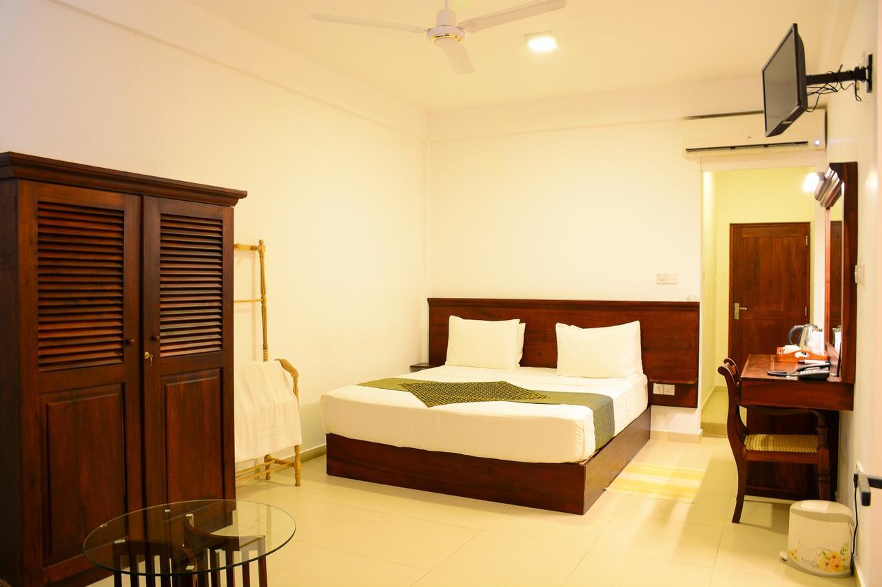 Ranmal Beach Hotel Hikkaduwa Exterior photo