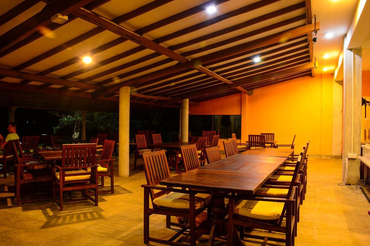 Ranmal Beach Hotel Hikkaduwa Exterior photo