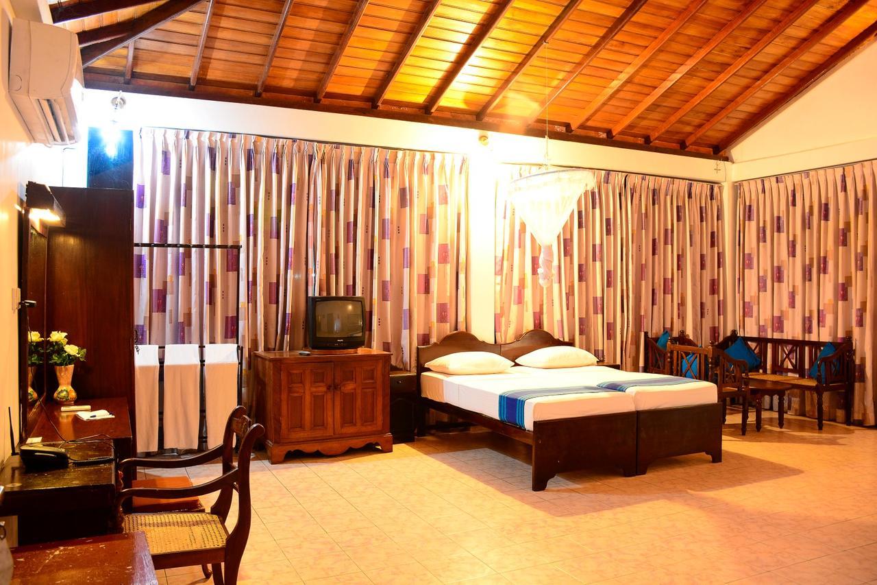 Ranmal Beach Hotel Hikkaduwa Exterior photo