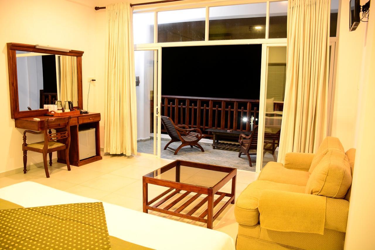 Ranmal Beach Hotel Hikkaduwa Exterior photo